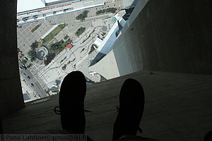 CN Tower - Tennarit lasilattialla