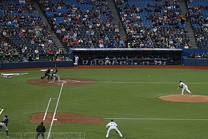 Baseball - Hutchison syottaa 4