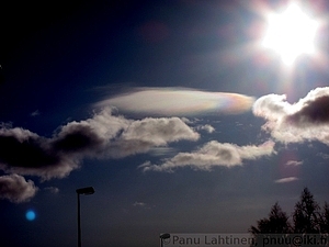 Altocumulus lenticularis with irridescence